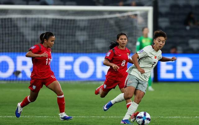 熊猫体育app下载-女足亚洲杯！2-0，王霜世界波吊射！中国队开门红，击败孟加拉国